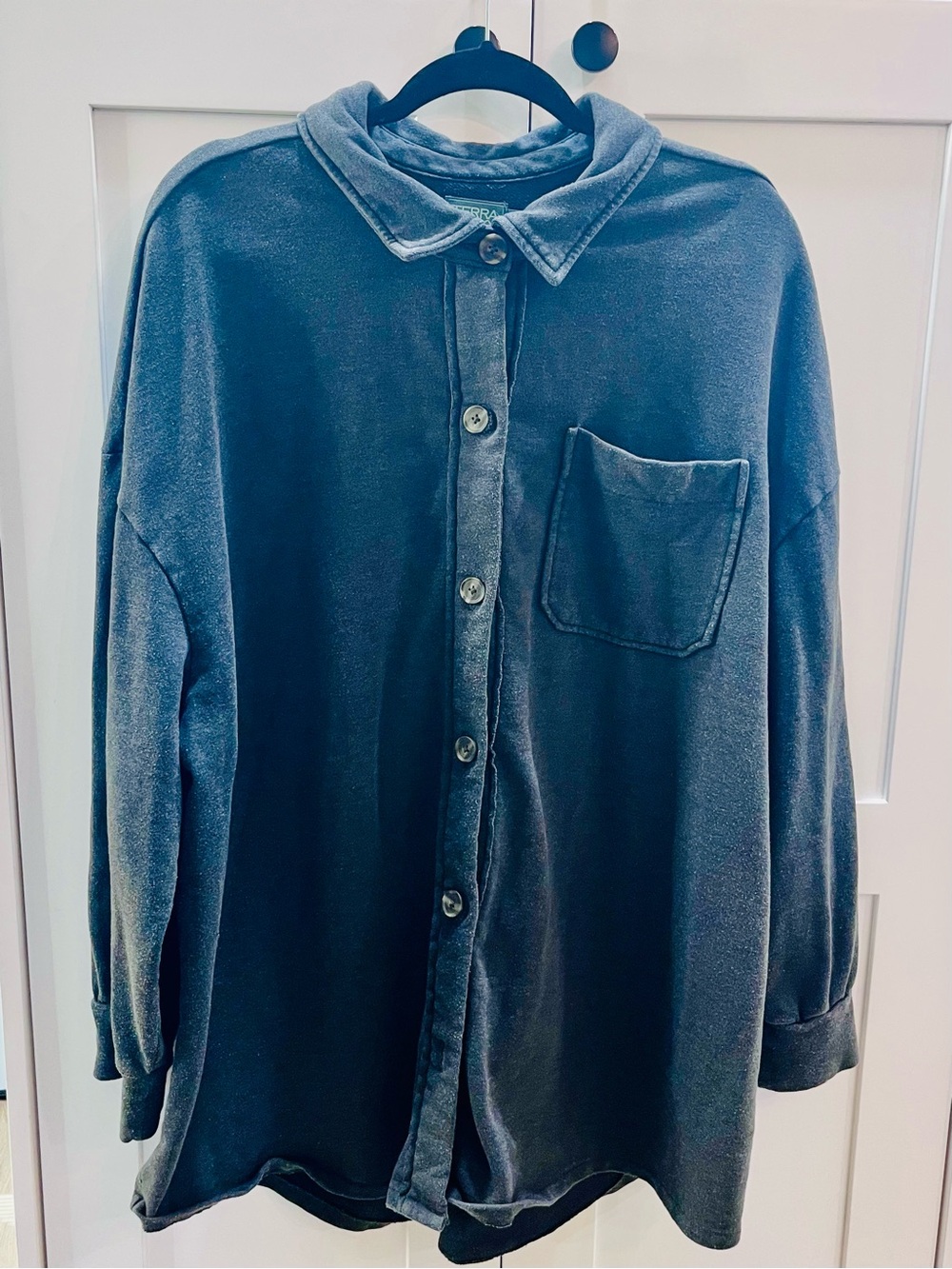 Women’s Plus 2x Button-Up Shirt Jacket Shacket in gray Terra & Sky